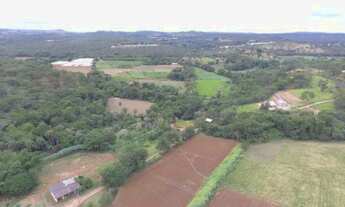 Imagem 7: Fazenda 21 ha, com casa, sede e duas casa de caseiro, lagoa, córregos nos fundos