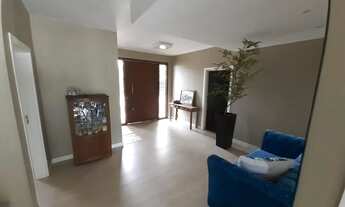 Imagem 4: Casa para aluguel tem 400 metros quadrados com 5 quartos.