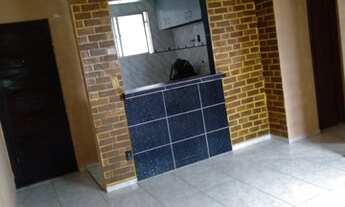 Imagem 2: Alugo Ótimo Apartamento Forrado Todo Gradeado e Na Cerâmica 2 Quartos No Curado IV