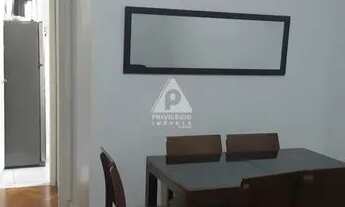 Imagem 5: Apartamento à venda no Leme, quarto e sala com dependência completa