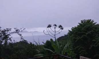 Imagem: Linda casa com vista para o mar com piscina