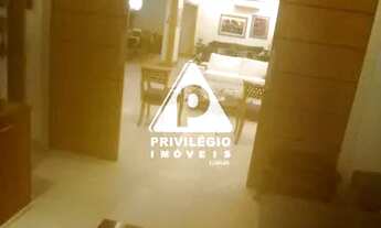 Imagem 3: Aires Saldanha 4 Quartos (Sendo 2 Suítes), Totalmente Reformado, 238m², Vaga