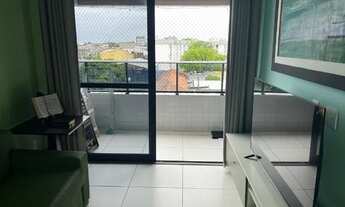 Imagem 3: Apto mobiliado na Ponta Verde, com varanda, 2 quartos sendo 1 suíte, próximo a praça Lions