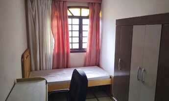 Imagem: Quarto disponivel a uma Quadra do metro