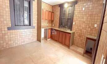 Imagem 2: Linda casa em São Francisco no estilo colonial com 4 quartos e 1 suíte e vaga para 2 carro