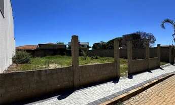 Imagem 6: Vendo lote murado e aterrado. Rua da Brasnica