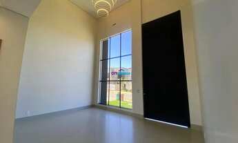 Imagem 2: Belíssimo sobrado à venda possui 378 m2 com 4 suítes 1 master em Jardins França Goiânia GO