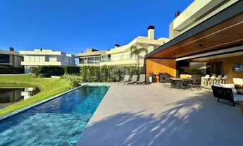 Imagem: Sobrado beira-lago no condomínio Enseada