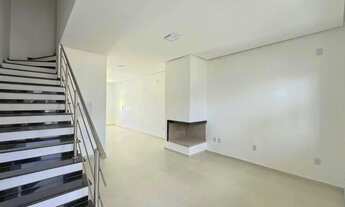 Imagem 3: Casa em Porto Alegre, no bairro Hípica, com 3 dormitório(s), e 3 banheiros, à venda