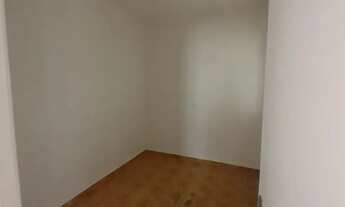 Imagem 4: 2 quartos, 1 banheiro, 1 lance escada