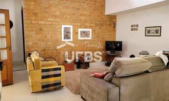 Imagem 2: Sobrado em Pirenópolis, 2 suites, 1 lavabo, piscina, churrasqueira, 3 vagas de garagem