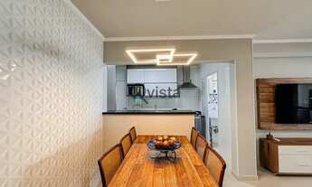 Imagem 3: Apartamento decorado apenas 2 quadras da praia e vista para o mar á venda na Enseada no Gu