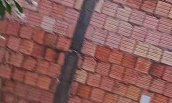 Imagem 2: Vendo terreno com um terreno com uma casinha