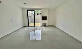 Imagem 4: Sobrado com 1 suíte e 2 quartos, área construída de 136,34m² e terreno de 113,77m². Locali