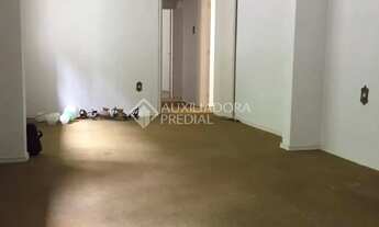 Imagem 2: Amplo apartamento de três quartos frente na Rua General Neto, desocupado