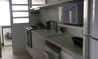 Imagem 2: Belíssimo apartamento de três dormitórios com suíte mobiliado pé na areia e vista mar Flo