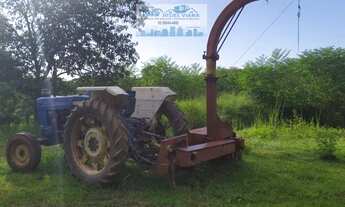 Imagem 3: Sítio de Porteira Fechada com Gado trator na beira do Rio Cuiaba