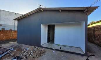 Imagem 2: Casa Bairro Silvia Regina. 1 suíte com armário mais 1 quartos, e etc com varanda, quintal