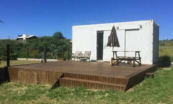 Imagem: Casa container na praia da Ribanceira