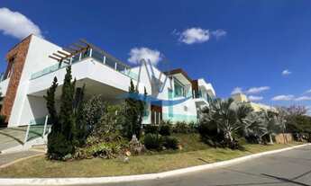 Imagem 2: Luxuosa Casa de 5 Quartos com Piscina e Hidromassagem no Condomínio Gran Park em Vespasian