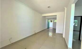 Imagem 5: A RE/MAX Silver apresenta esse imóvel para locação na cidade de Guanambi-Bahia. O apartame