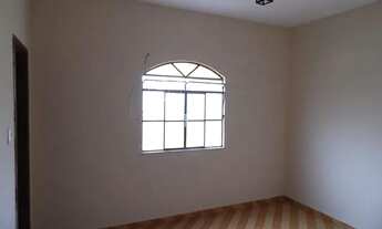 Imagem 3: Casa ampla e ainda conta com parte do lote com bastante área externa. Oportunidade