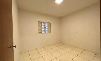 Imagem 4: Casa em terra vermelha