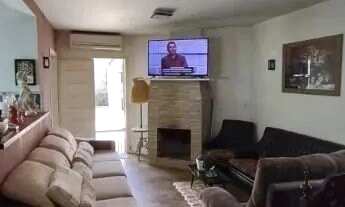 Imagem 5: Casa em Porto Alegre, no bairro Guarujá, com 3 dormitório(s), e 3 banheiros, à v