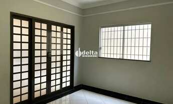 Imagem: Casa com 5 quartos sendo 1 suíte disponível