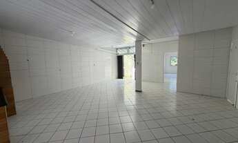 Imagem 2: Alugo ampla casa com galpão na Barra do Aririu