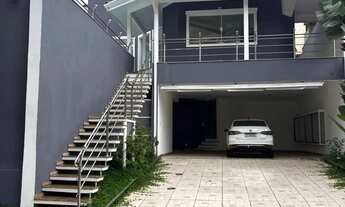 Imagem 2: LINDO sobrado no REAL PARK VILA OLIVEIRA para aluguel 220 m² 3 quartos 1 suíte PISCINA e