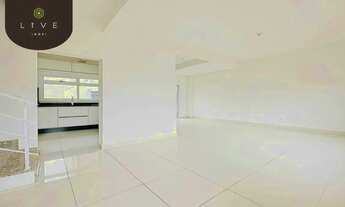 Imagem 2: Sobrado Triplex com 03 quartos, 01 suíte, 02 vagas de garagem, à venda em Santa Felicidade