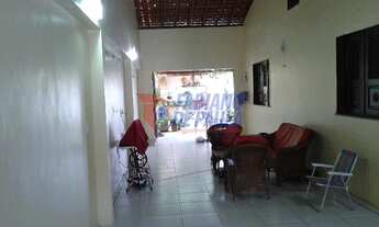 Imagem 3: Casa com quartos espaçosos e excelente área externa