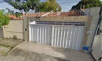 Imagem: Casarão na Maraponga! Rua uirapuru n 66