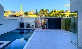 Imagem 2: Linda Casa Triplex com 380 m², 5 suítes, sendo 1 no térreo, Condomínio Blue Houses, Barra