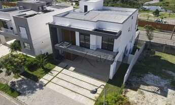 Imagem 2: Casa de condomínio para venda possui 570 metros quadrados com 4 quartos