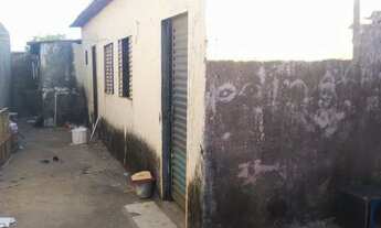 Imagem 3: Lote com três barracos