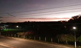 Imagem: Casa na terra firme na frente da faculdade