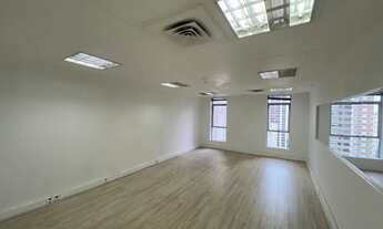 Imagem 2: Espaço de escritório premium no coração financeiro de São Paulo, com 4 vagas de garagem, d