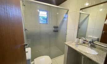 Imagem 4: Amplo Sobrado no Rio Tavares: Conforto e Sossego