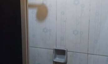 Imagem 2: Alugo uma casa com 2 quartos 1 sala 1 área 1 cozinha 1 banheiro com quintal e 1 garagem