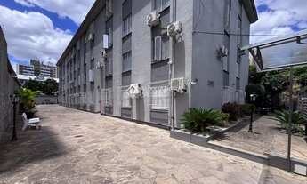 Imagem 2: Apartamento de 2 dormitórios, reformado, cozinha americana no bairro Menino Deus