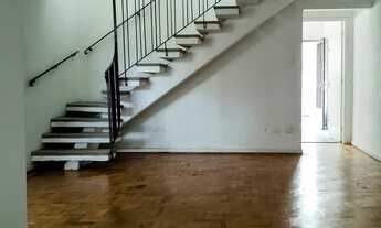 Imagem 5: Sobrado com quintal, três dormitórios, jardim e duas vagas de garagem. Próximo ao Clube Sí