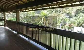 Imagem 4: Vendo duplex em SANA- MACAÉ , cachoeira com águas cristalinas no terreno