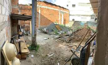 Imagem 3: Casa com quintal grande