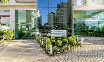 Imagem 2: Apartamento para venda possui 266 metros quadrados com 4 quartos em Mossunguê - Curitiba