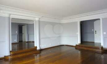 Imagem 2: Apartamento em Moema, um por andar, 235 m² com 4 dormitórios e 3 vagas