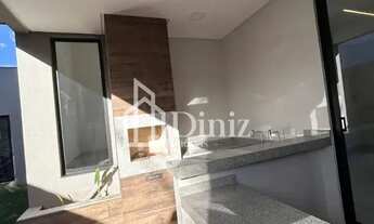 Imagem 4: Casa para venda possui 199 metros quadrados com 3 suítes no Condomínio Grand Trianon- Anáp