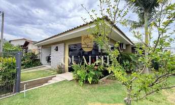 Imagem 3: Casa com 204m² área construída, 3 dormitórios sendo 1 suíte, espaço com piscina e churrasq