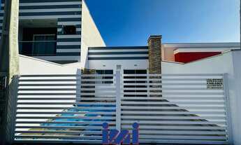 Imagem: Casa com piscina a 300 metros do mar a venda